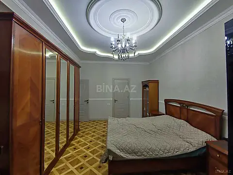 Satılır 4 otaqlı mənzil 220 m²