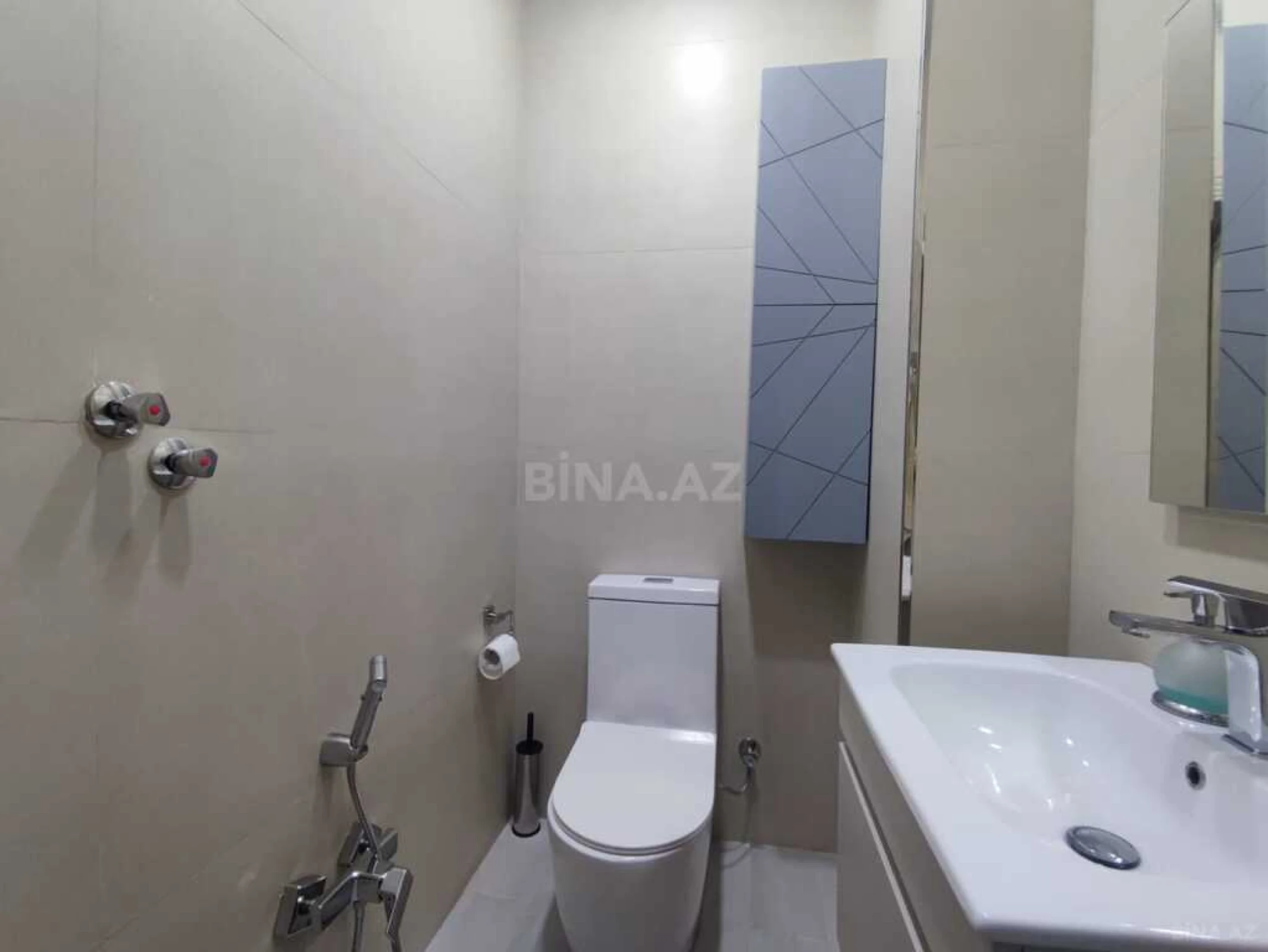 Satılır 4 otaqlı mənzil 220 m²