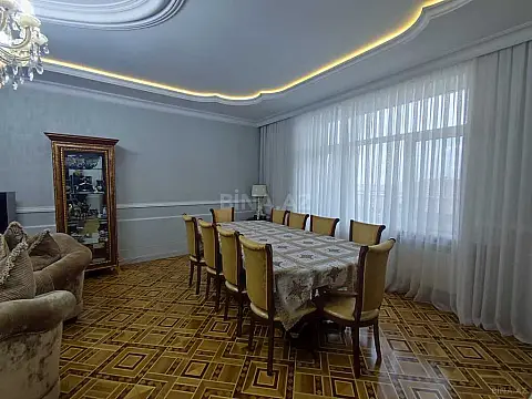 Satılır 4 otaqlı mənzil 220 m²