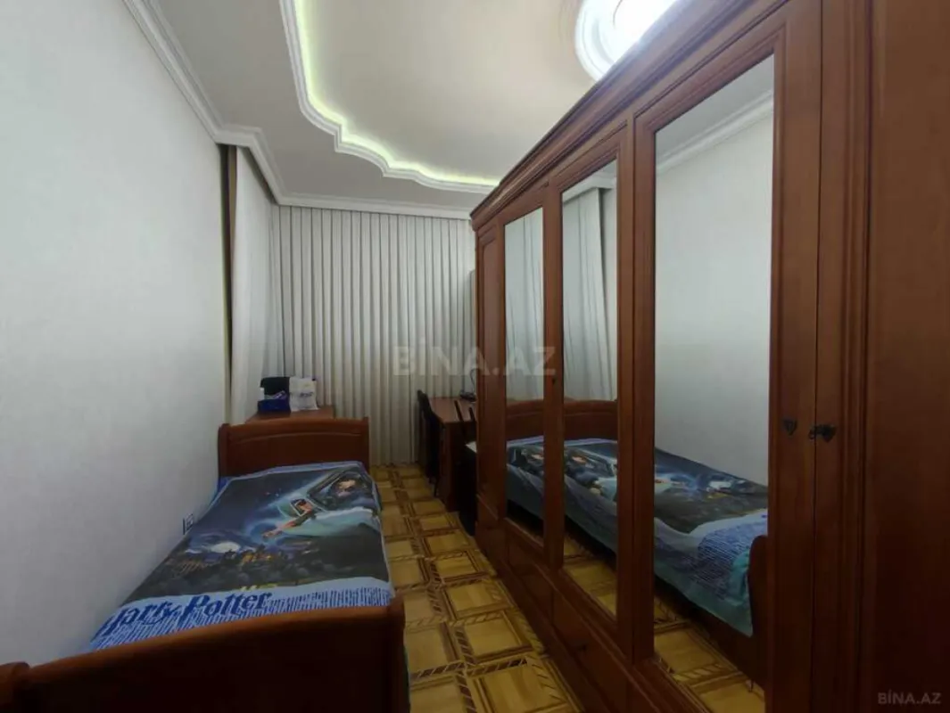 Satılır 4 otaqlı mənzil 220 m²