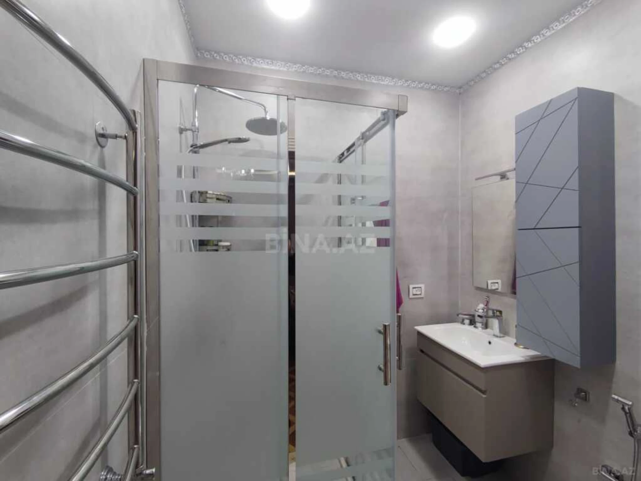 Satılır 4 otaqlı mənzil 220 m²