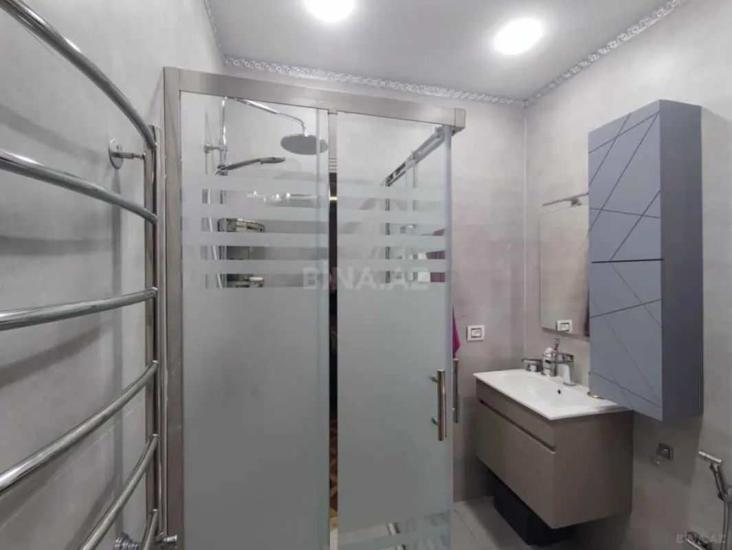 Satılır 4 otaqlı mənzil 220 m²
