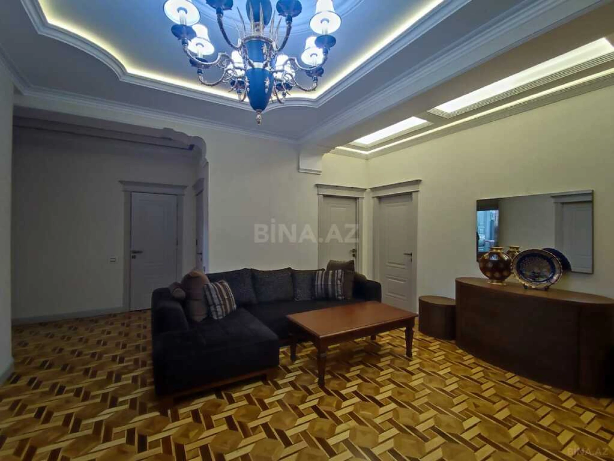 Satılır 4 otaqlı mənzil 220 m²