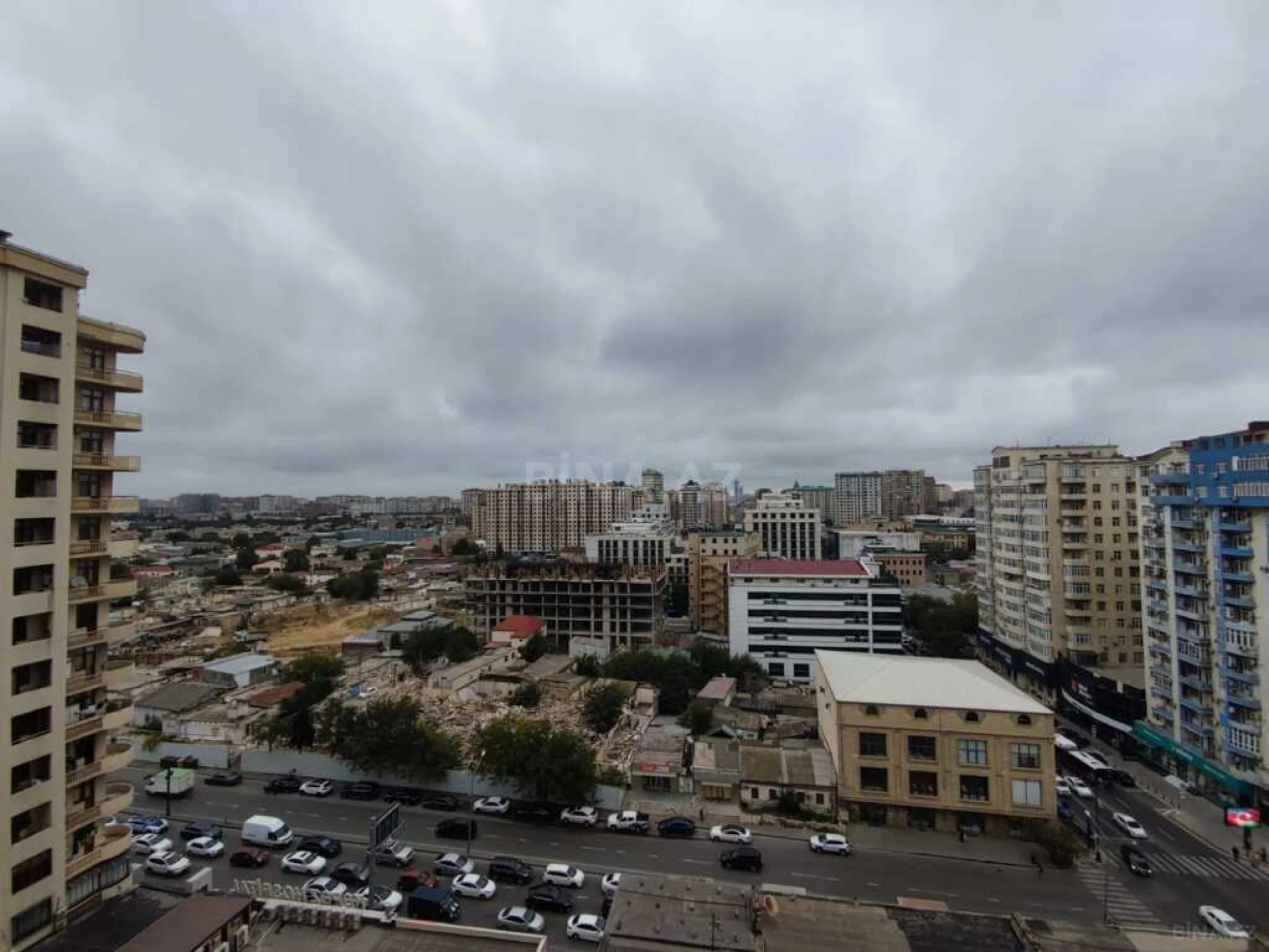 Satılır 4 otaqlı mənzil 220 m²