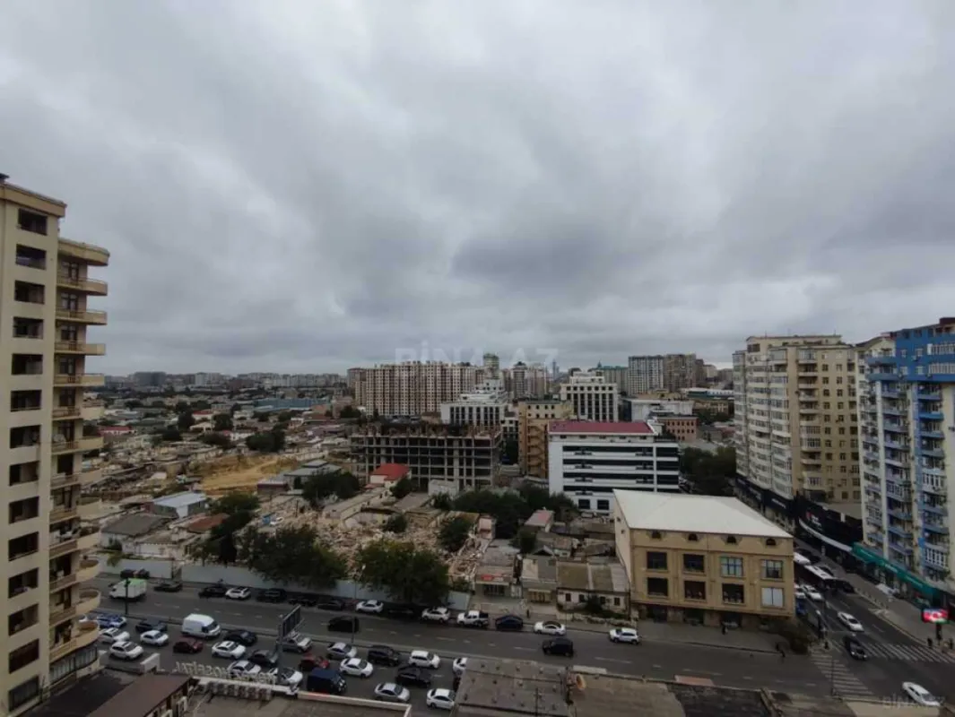 Satılır 4 otaqlı mənzil 220 m²