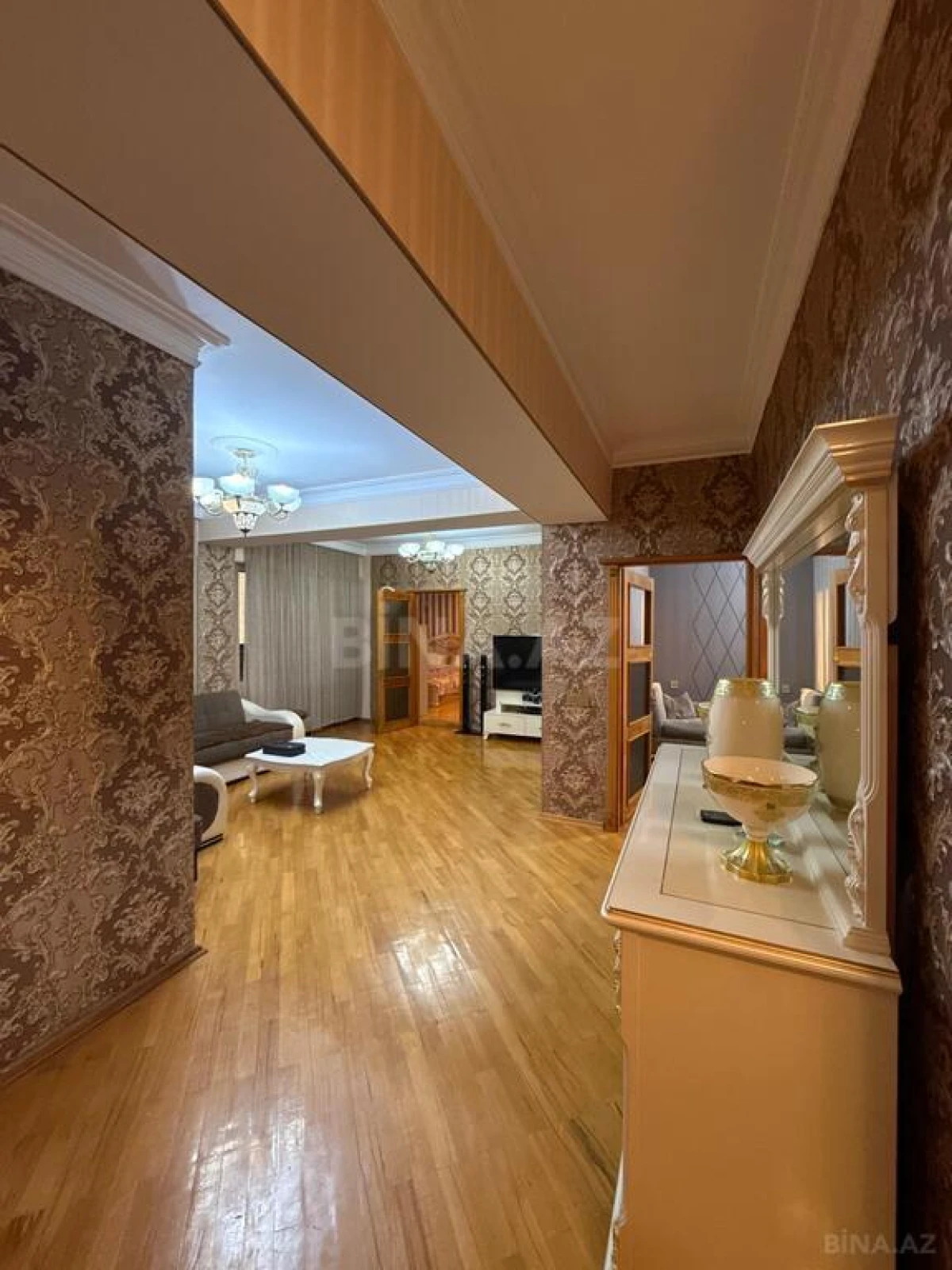 Satılır 4 otaqlı mənzil 123 m²