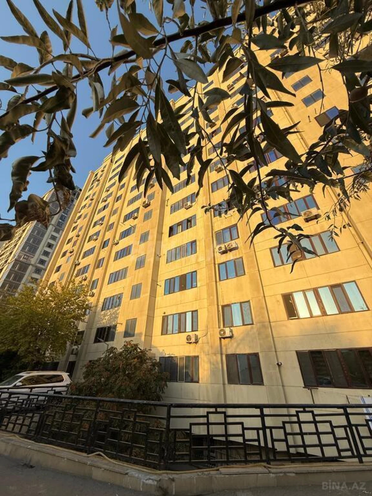 Satılır 4 otaqlı mənzil 123 m²