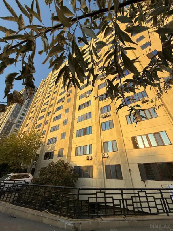 Satılır 4 otaqlı mənzil 123 m²