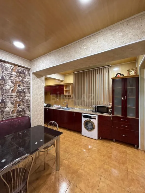 Satılır 4 otaqlı mənzil 123 m²
