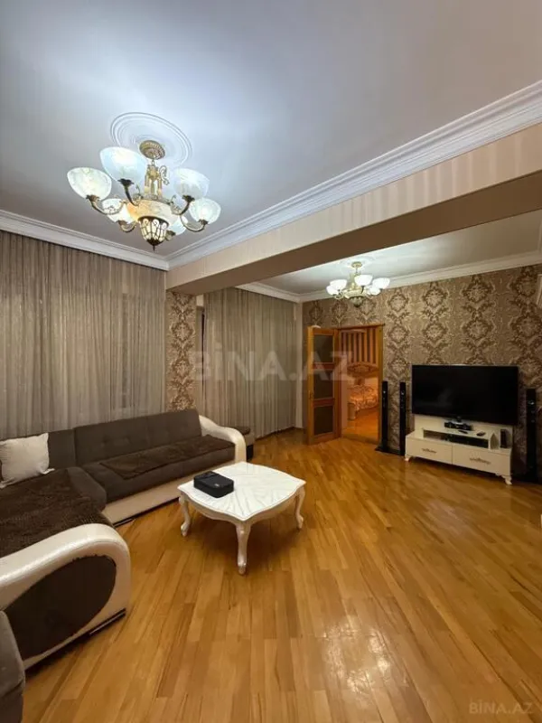 Satılır 4 otaqlı mənzil 123 m²