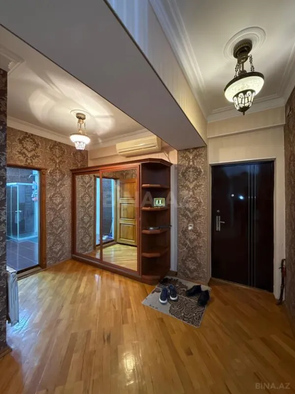 Satılır 4 otaqlı mənzil 123 m²