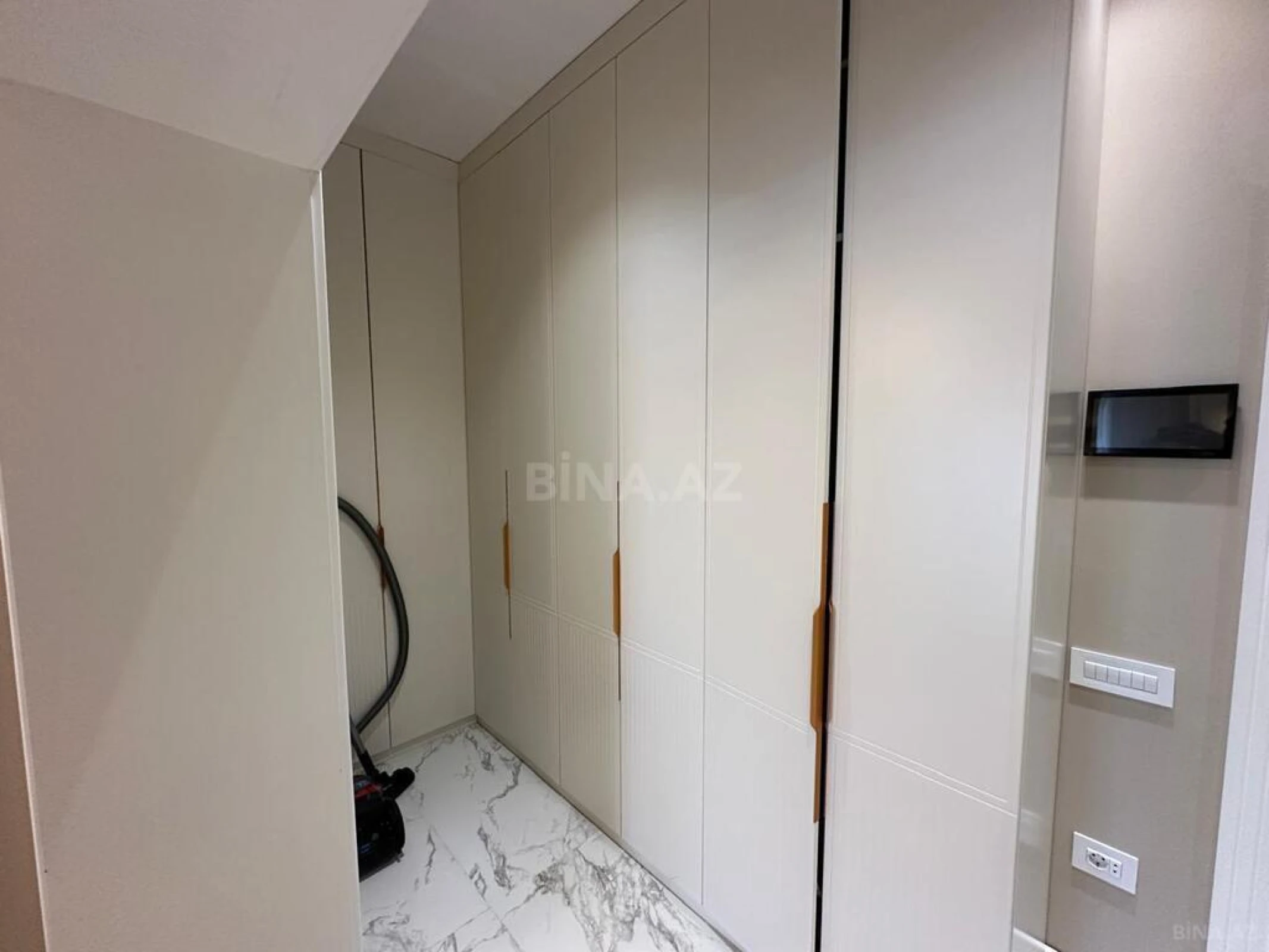 Kirayə verilir 2 otaqlı mənzil 70 m²
