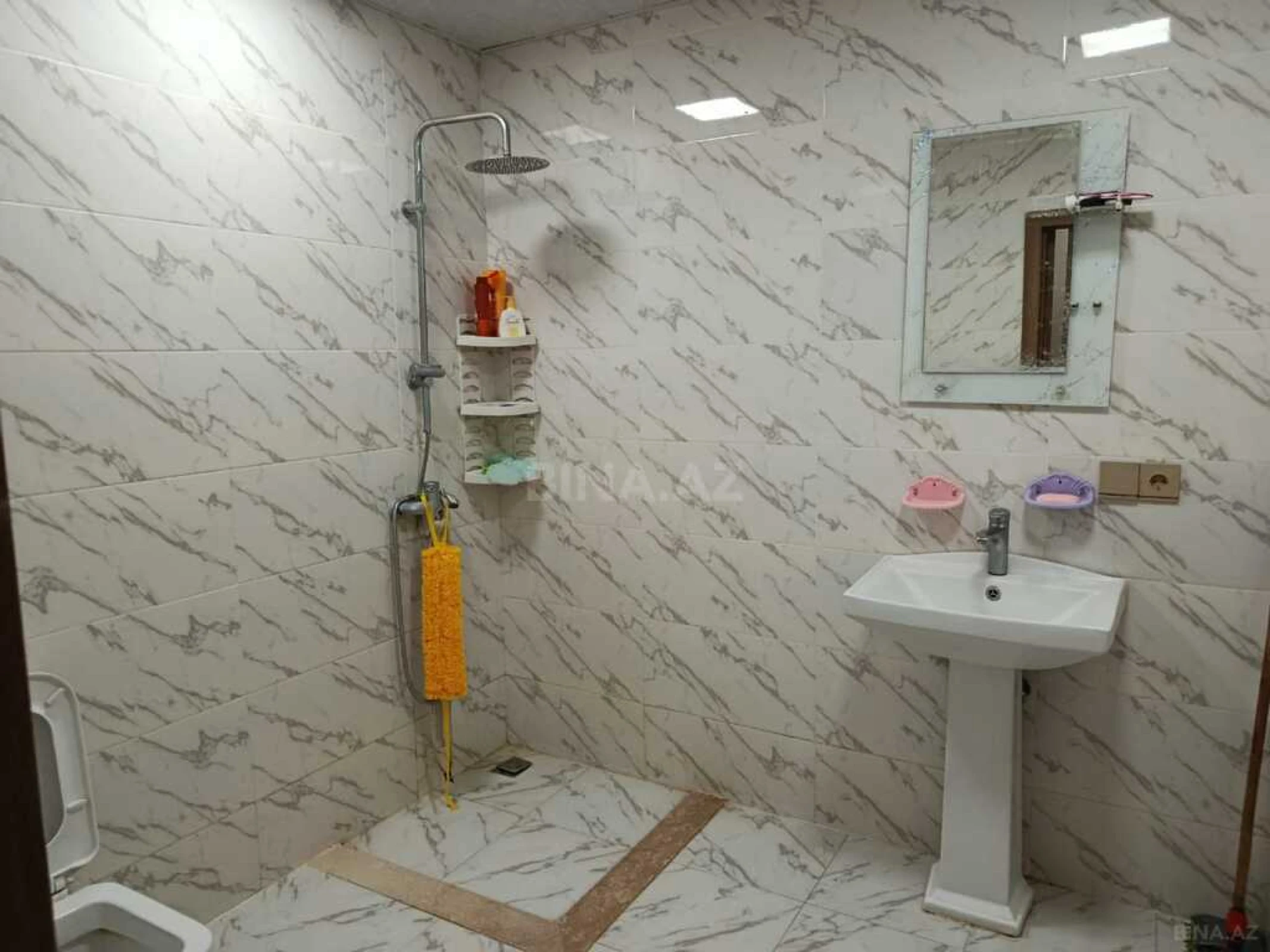 Kirayə verilir 3 otaqlı mənzil 120 m²