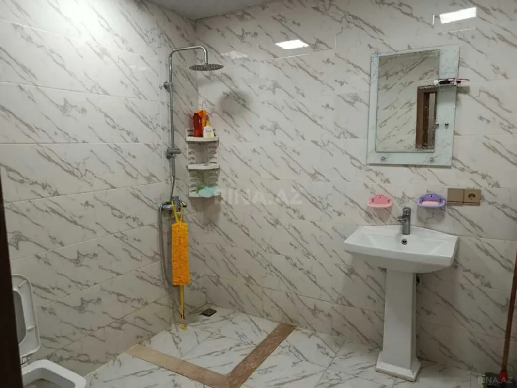 Kirayə verilir 3 otaqlı mənzil 120 m²