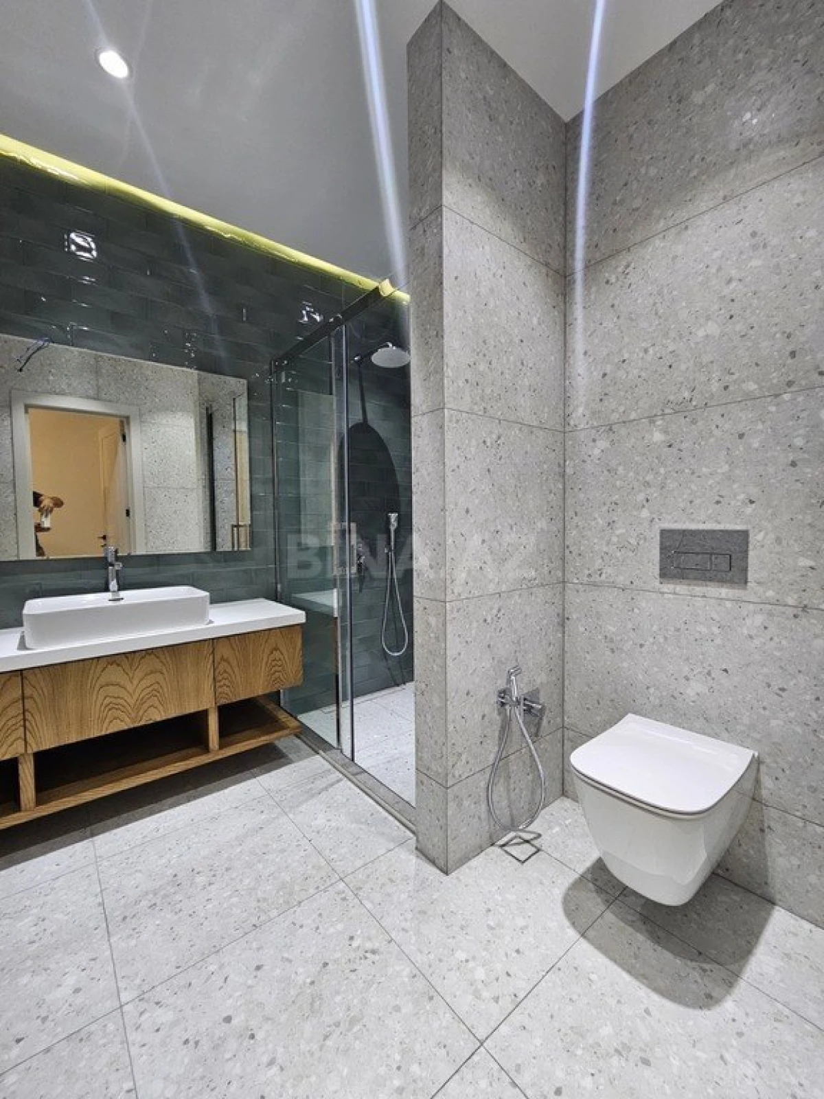 Satılır 3 otaqlı mənzil 134 m²