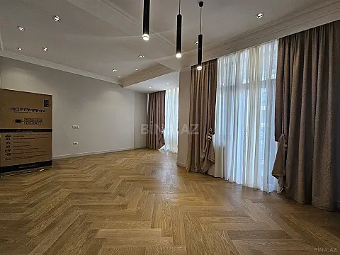 Satılır 3 otaqlı mənzil 134 m²