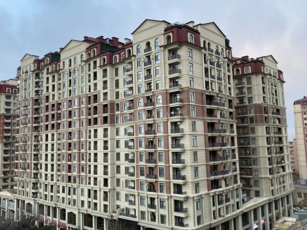 Kirayə verilir 3 otaqlı mənzil 130 m²