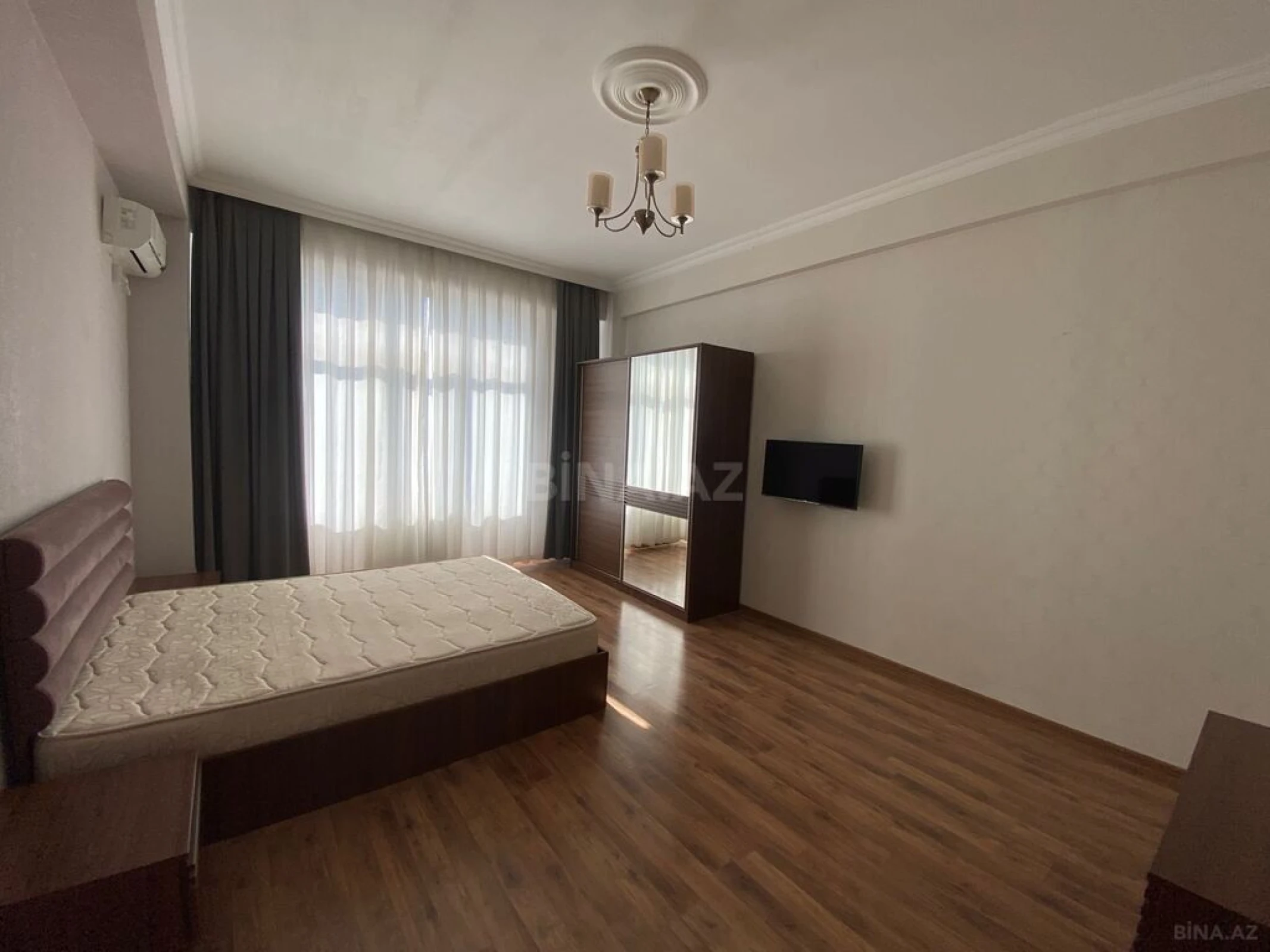 Kirayə verilir 3 otaqlı mənzil 130 m²