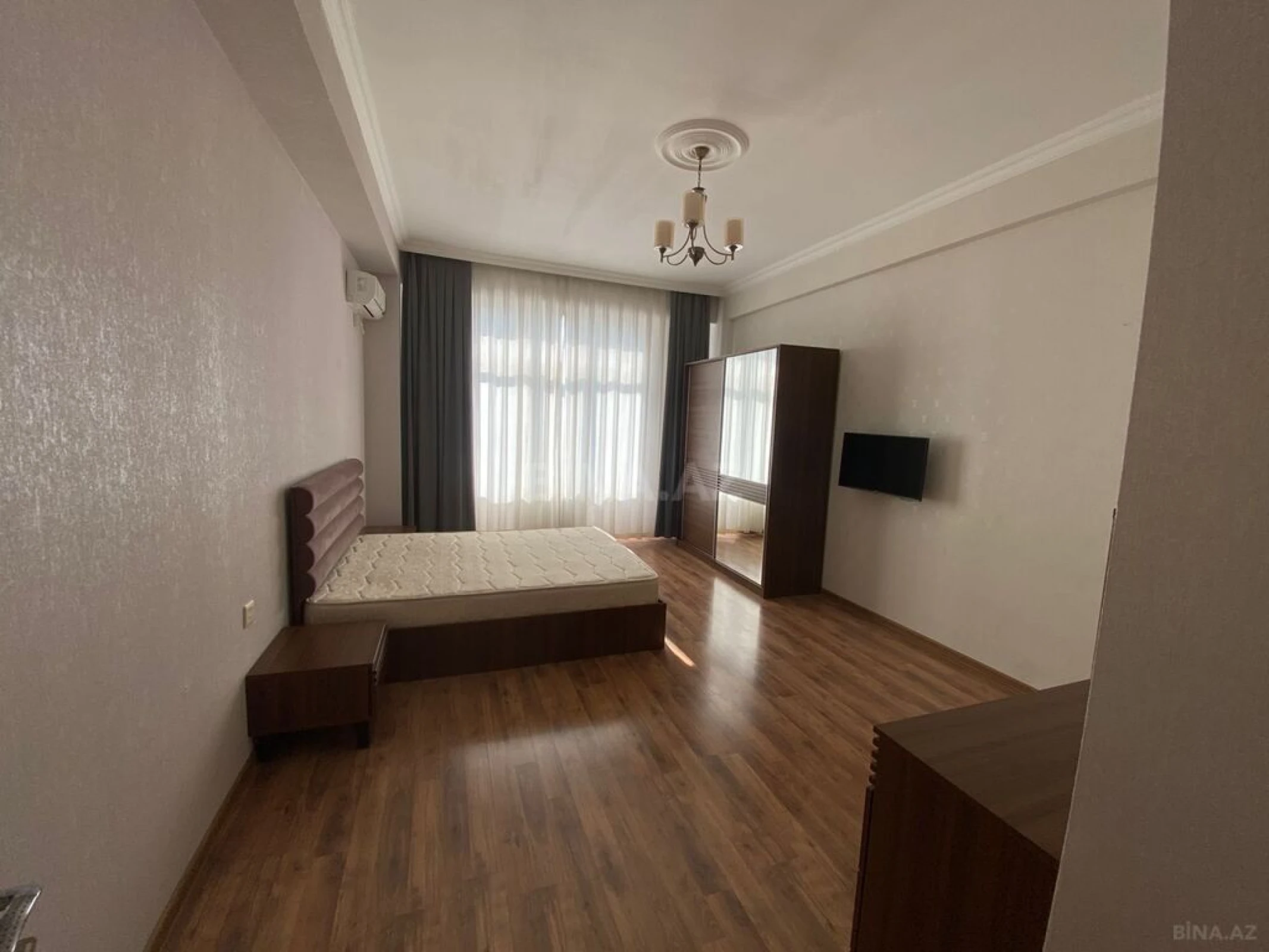 Kirayə verilir 3 otaqlı mənzil 130 m²