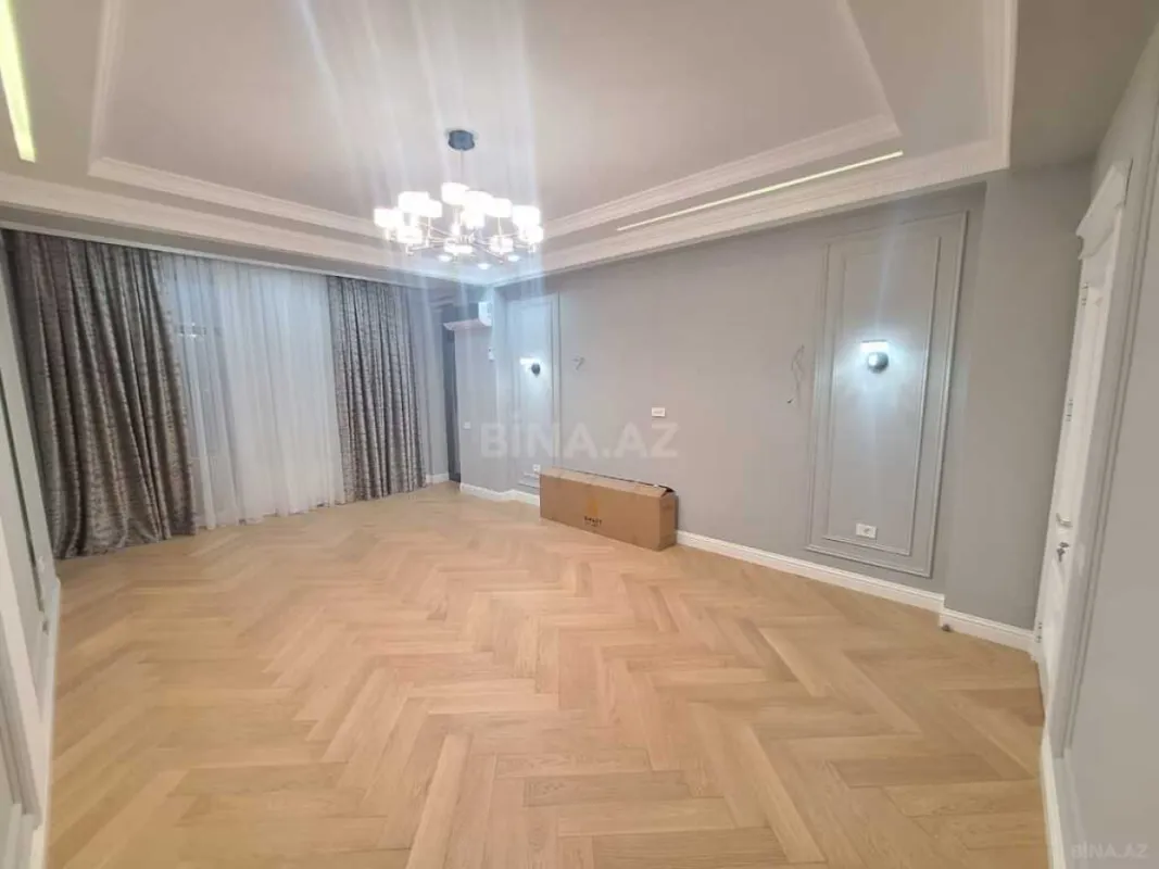 Satılır 3 otaqlı mənzil 131 m²