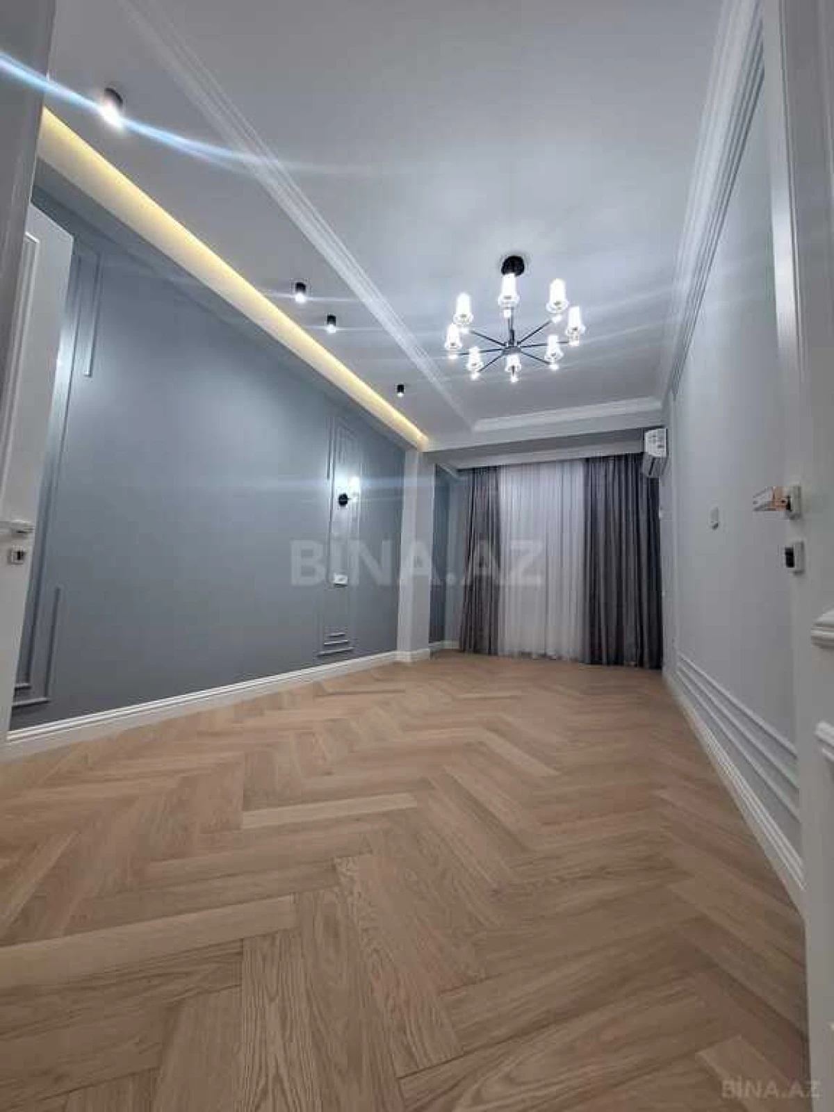 Satılır 3 otaqlı mənzil 131 m²
