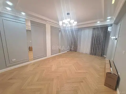 Satılır 3 otaqlı mənzil 131 m²