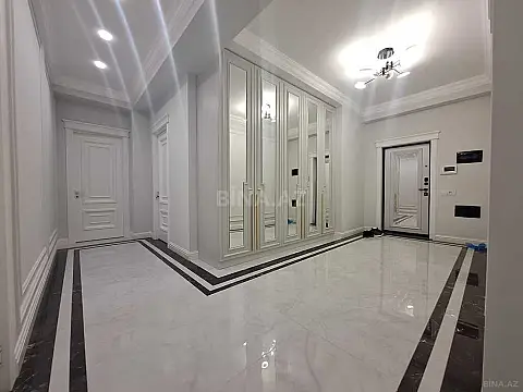 Satılır 3 otaqlı mənzil 131 m²