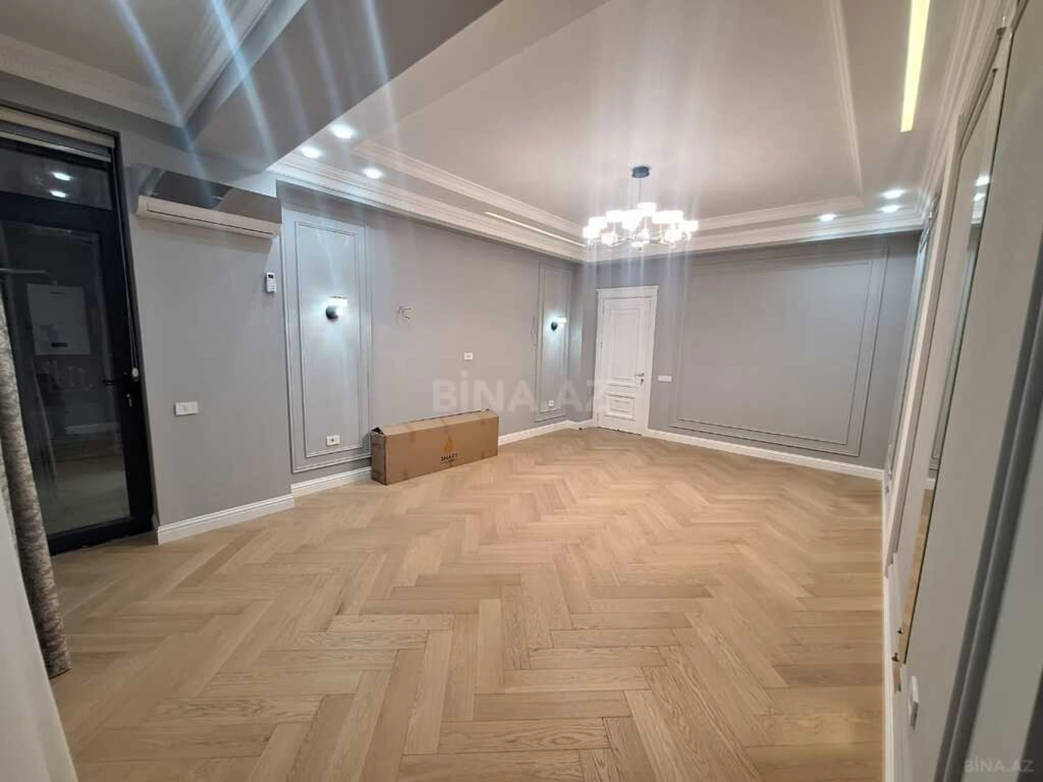 Satılır 3 otaqlı mənzil 131 m²