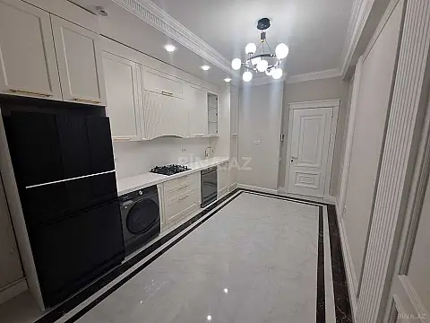 Satılır 3 otaqlı mənzil 131 m²