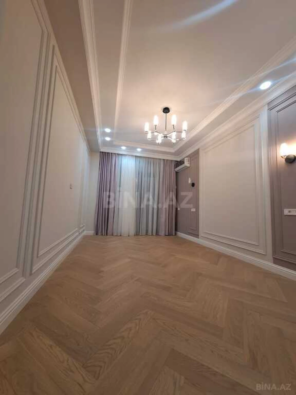 Satılır 3 otaqlı mənzil 131 m²