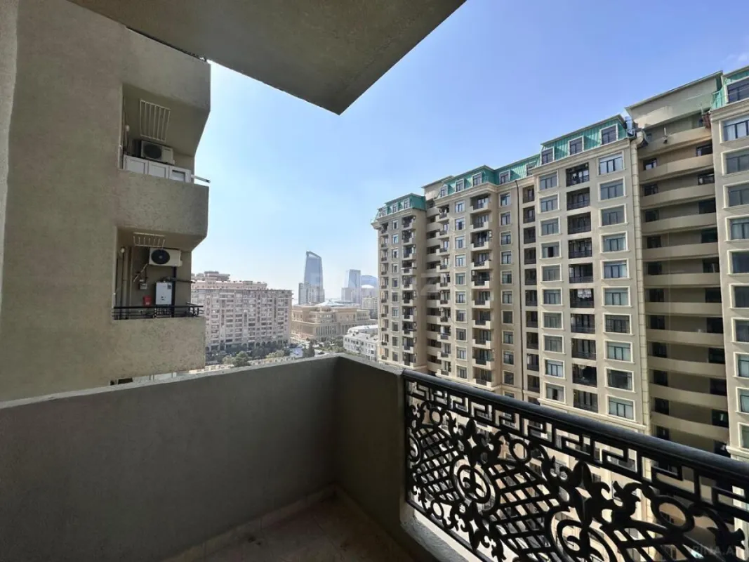 Satılır 2 otaqlı mənzil 79 m²