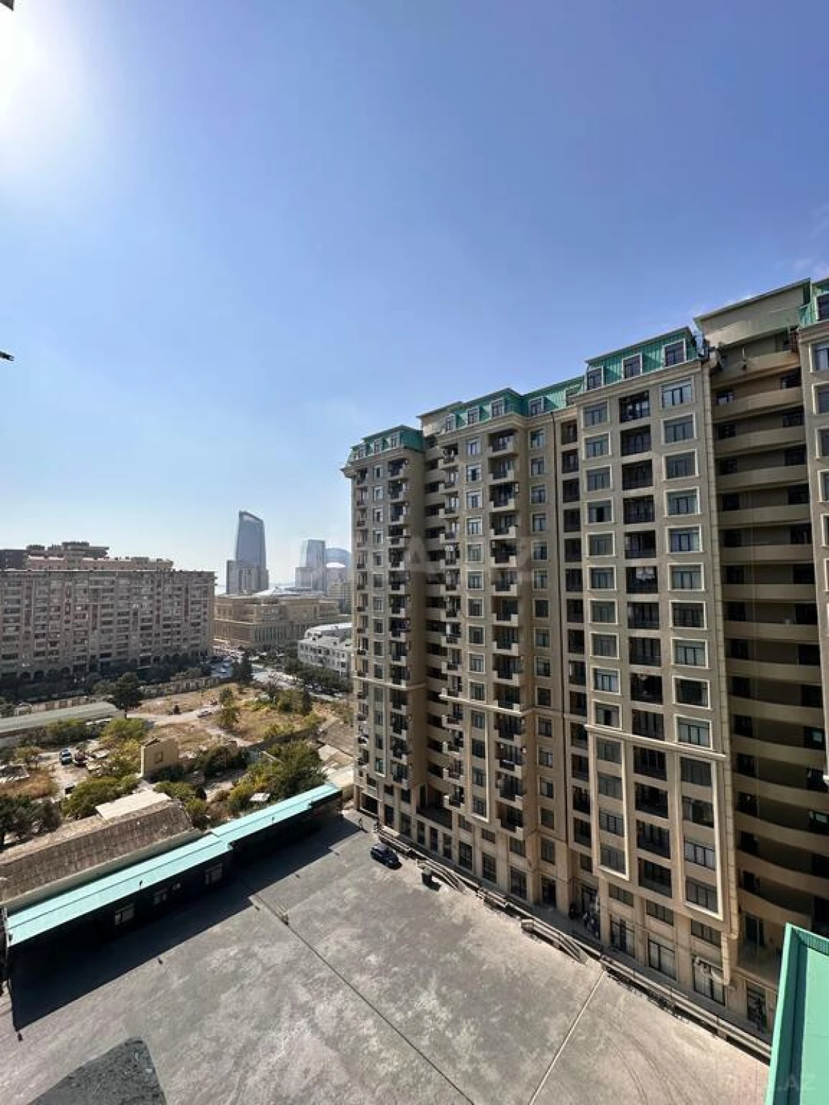 Satılır 2 otaqlı mənzil 79 m²
