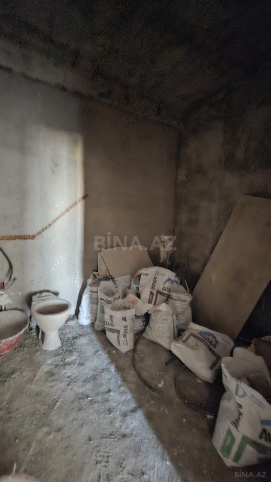 Satılır 3 otaqlı mənzil 154 m²