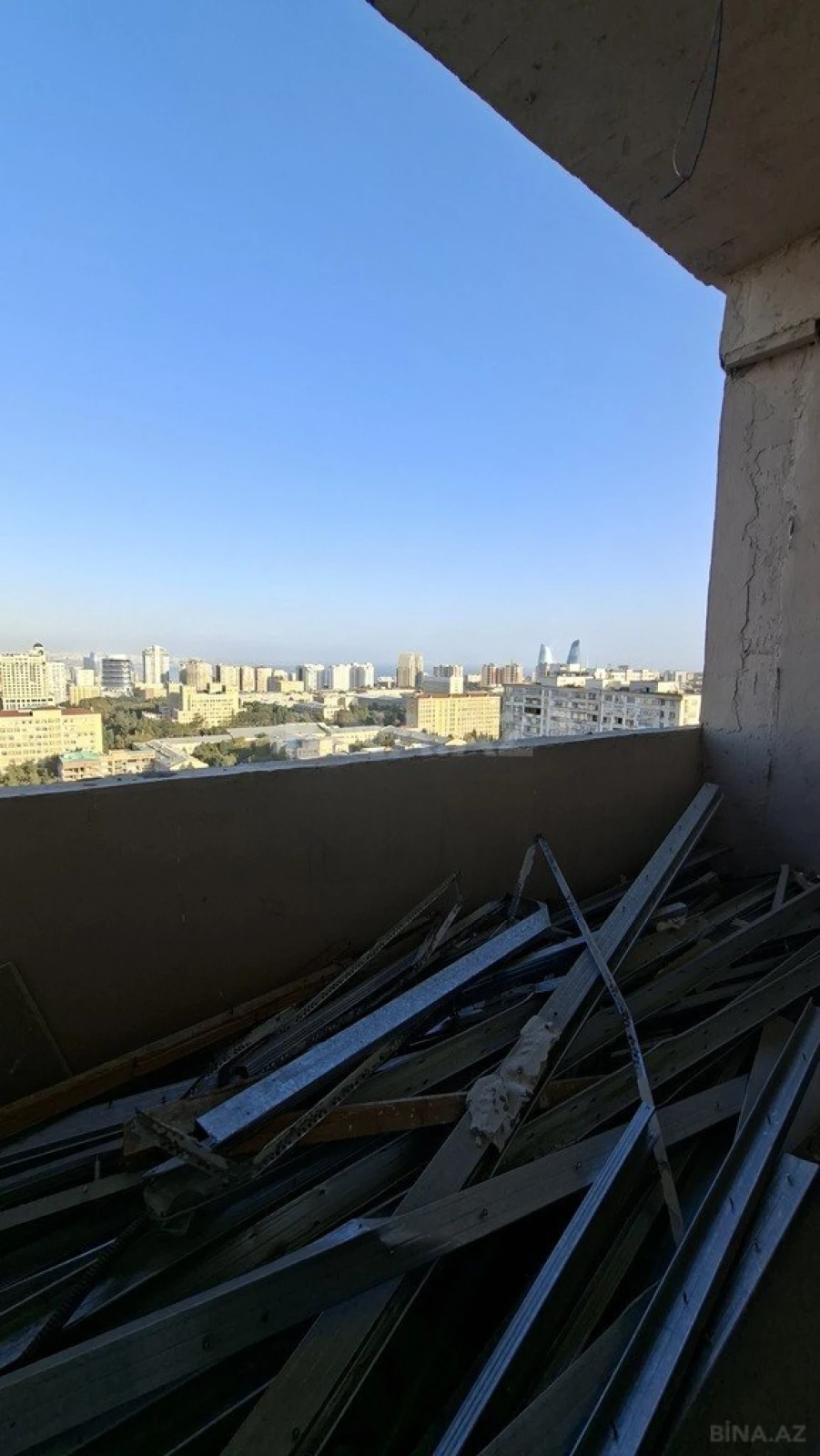 Satılır 3 otaqlı mənzil 154 m²