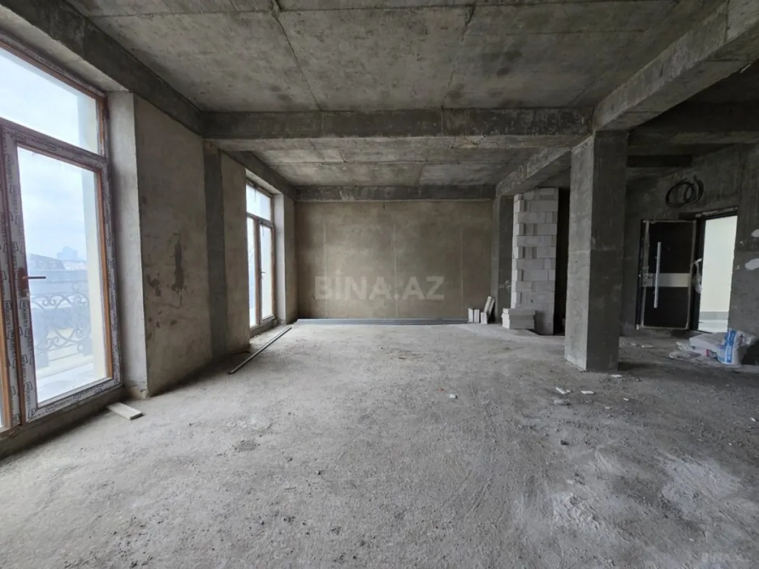 Satılır 5 otaqlı mənzil 291 m²