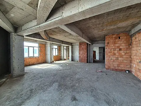 Satılır 4 otaqlı mənzil 200 m²