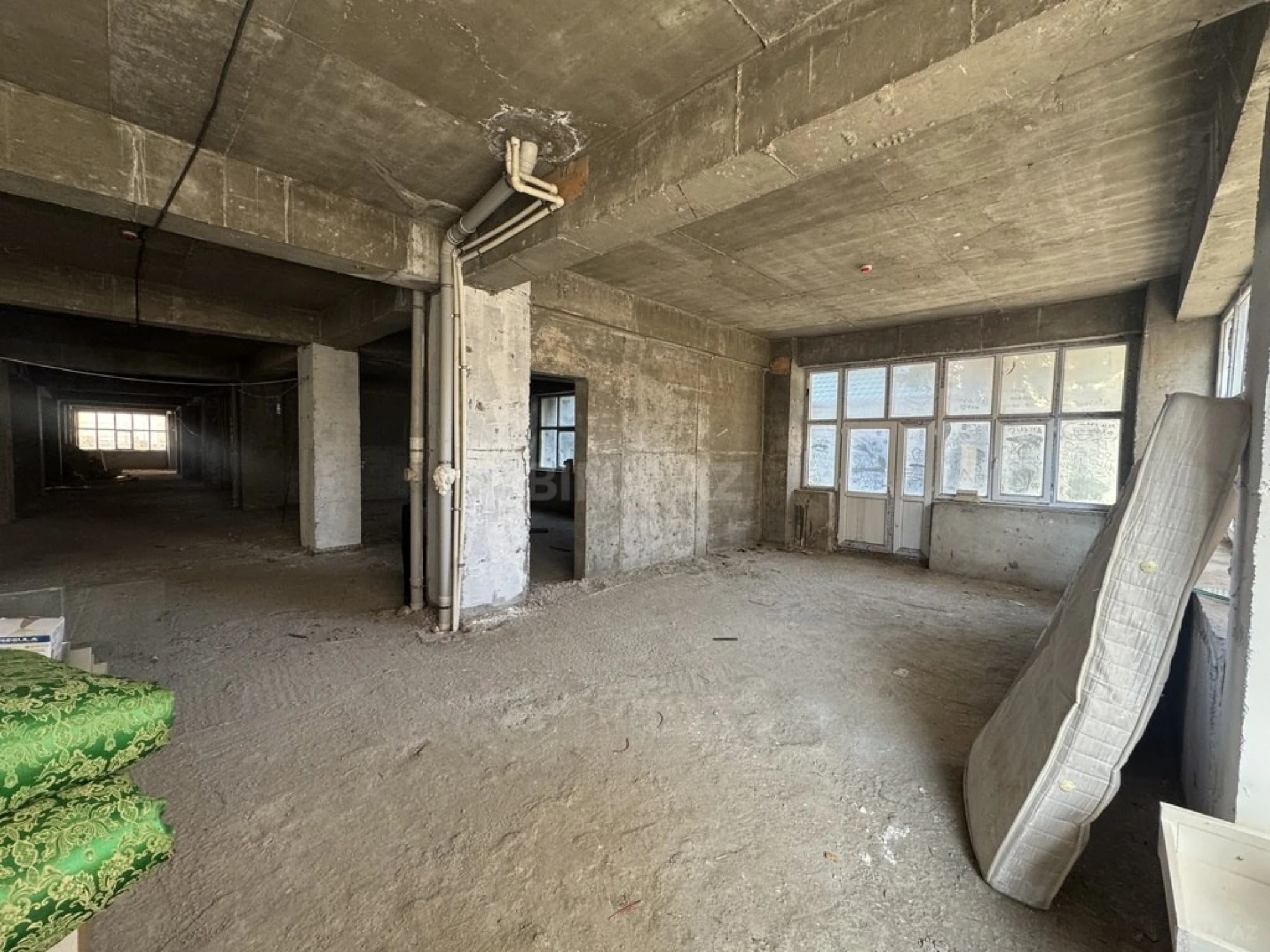 Satılır obyekt 600 m²