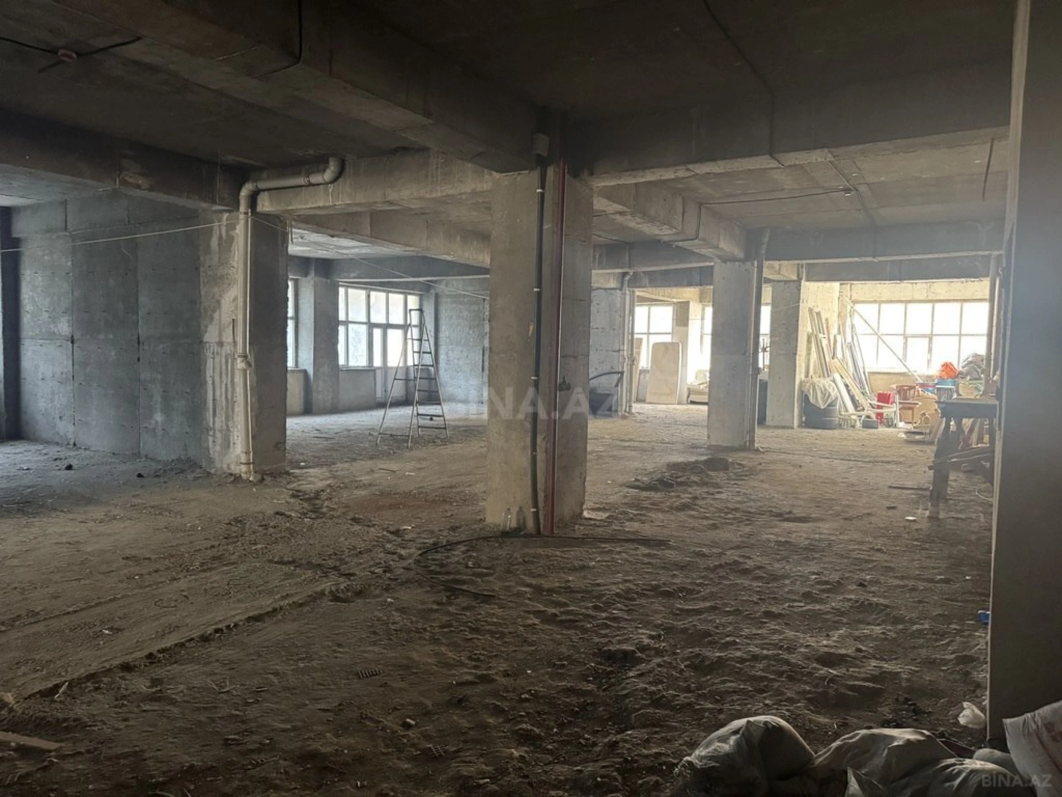 Satılır obyekt 600 m²