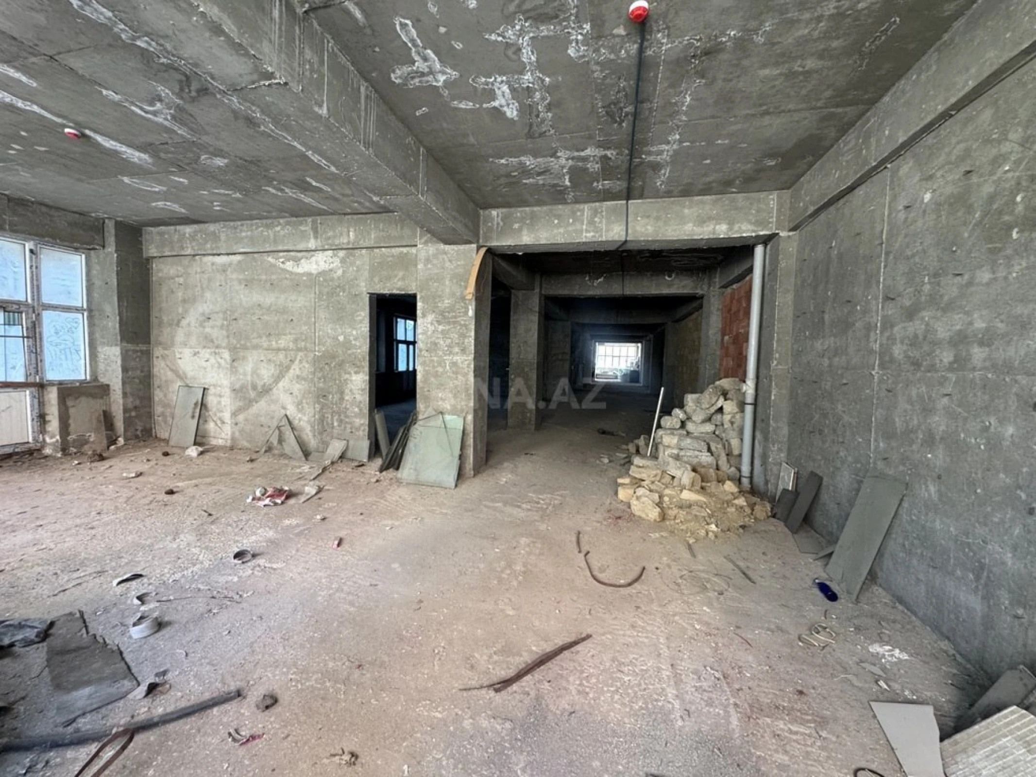 Satılır obyekt 600 m²