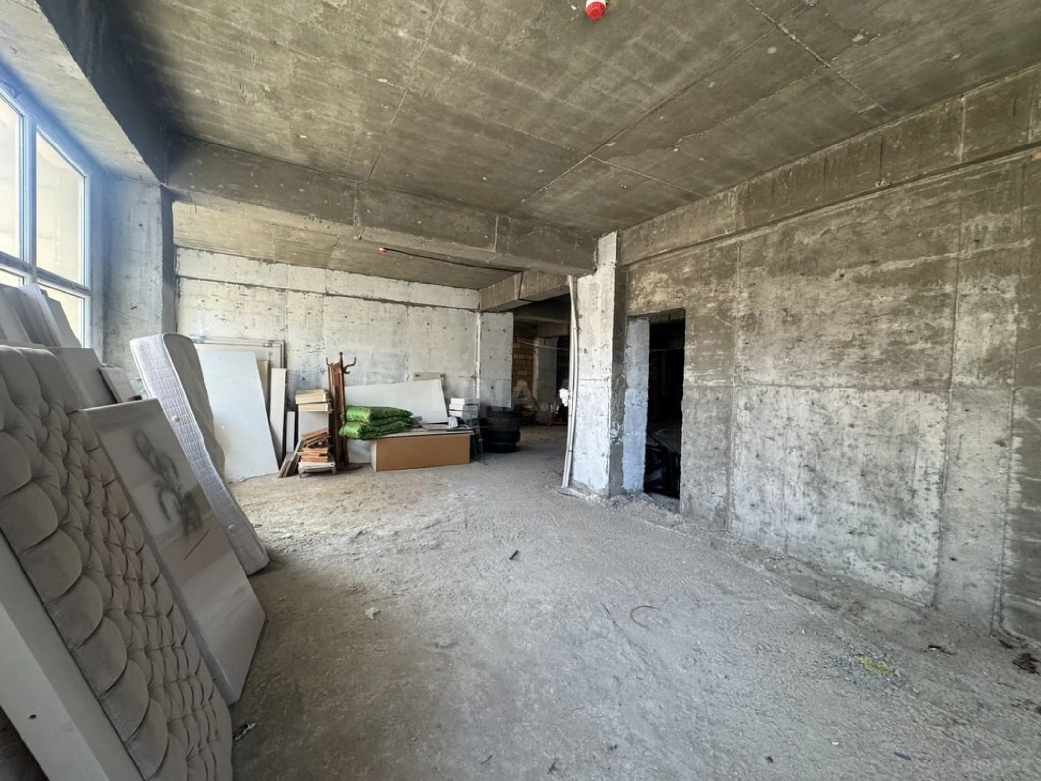 Satılır obyekt 600 m²