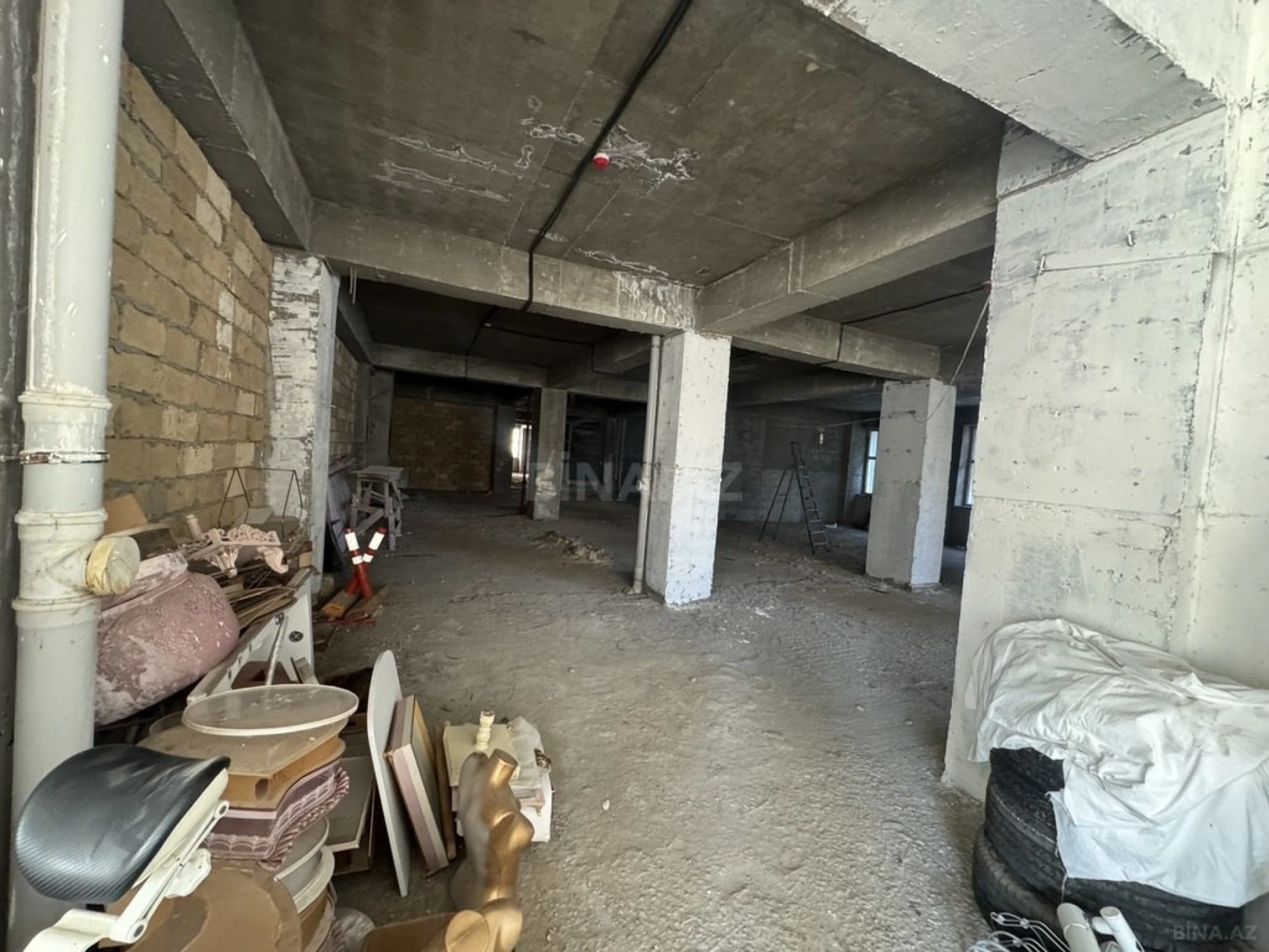 Satılır obyekt 600 m²