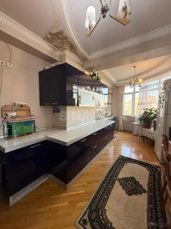 Satılır 3 otaqlı mənzil 160 m²