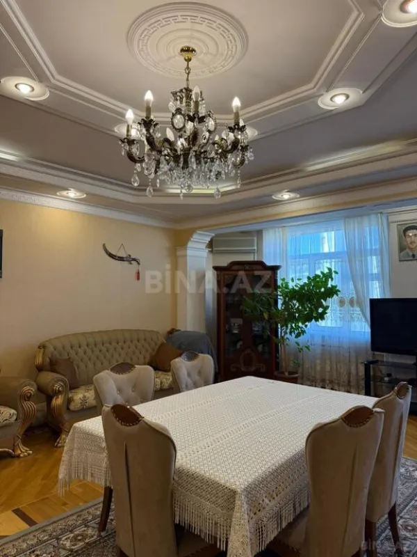 Satılır 3 otaqlı mənzil 160 m²