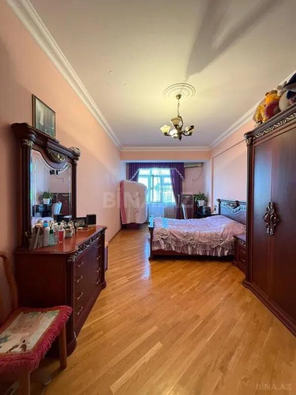 Satılır 3 otaqlı mənzil 160 m²