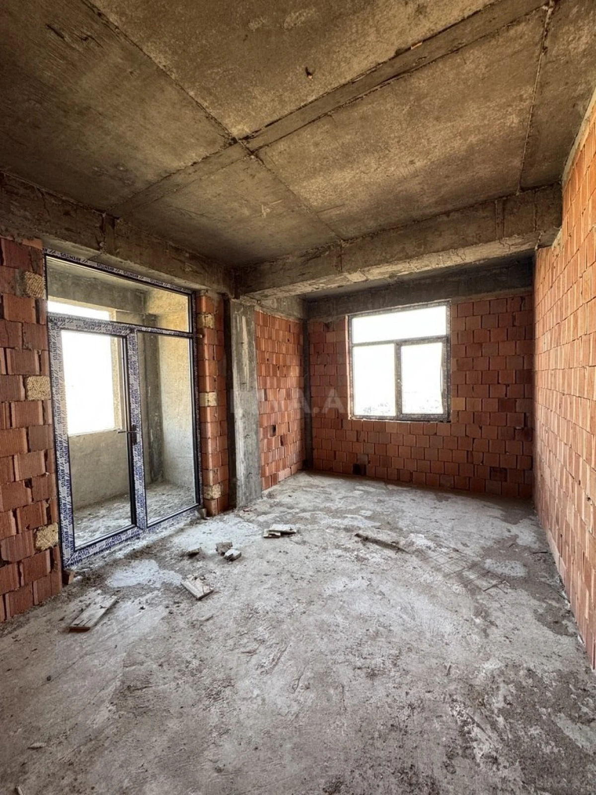 Satılır 3 otaqlı mənzil 114 m²