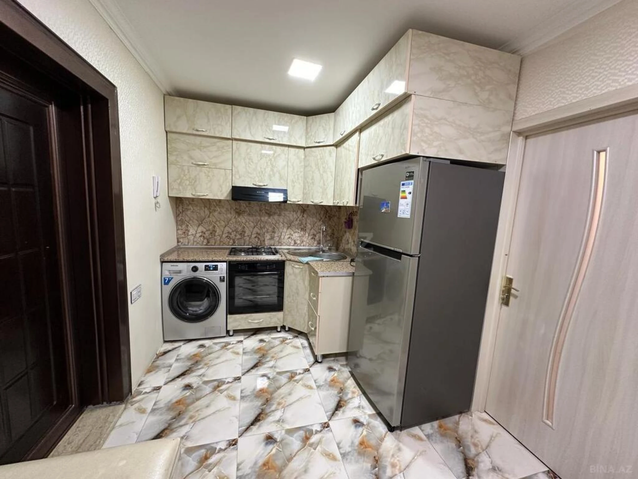 Satılır 2 otaqlı mənzil 70 m²