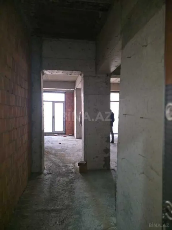 Satılır 5 otaqlı mənzil 330 m²
