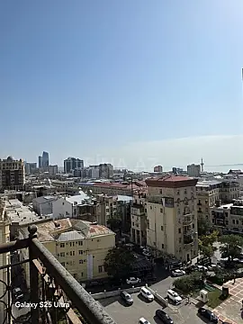 Satılır 5 otaqlı mənzil 330 m²