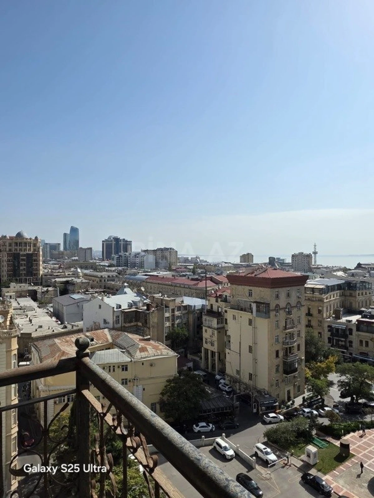 Satılır 5 otaqlı mənzil 330 m²