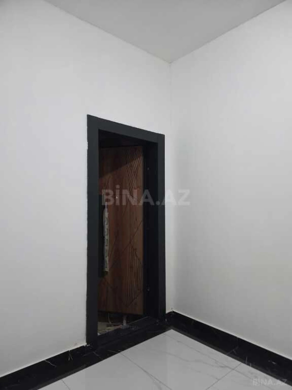 Satılır 5 otaqlı mənzil 330 m²